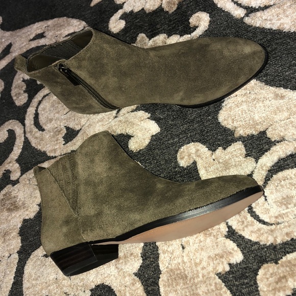Ivanka Trump booties green faux suede Sz 5 - Picture 3 of 8